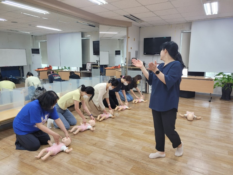심폐소생술 한 줄 실습 — 손이 기억하는 교육